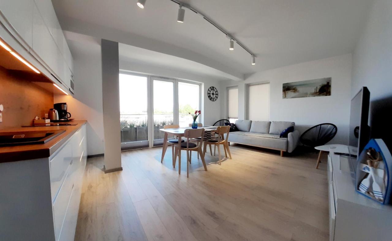 Ferienwohnung Apartament Kapitanski Mostek 17A Z Widokiem Na Port I Latarnie Morska Oraz Garazem Kolberg Exterior foto