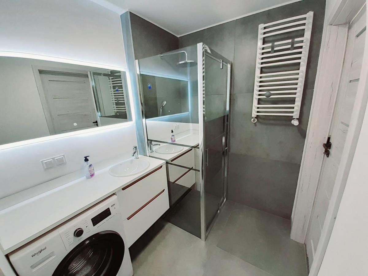 Ferienwohnung Apartament Kapitanski Mostek 17A Z Widokiem Na Port I Latarnie Morska Oraz Garazem Kolberg Exterior foto